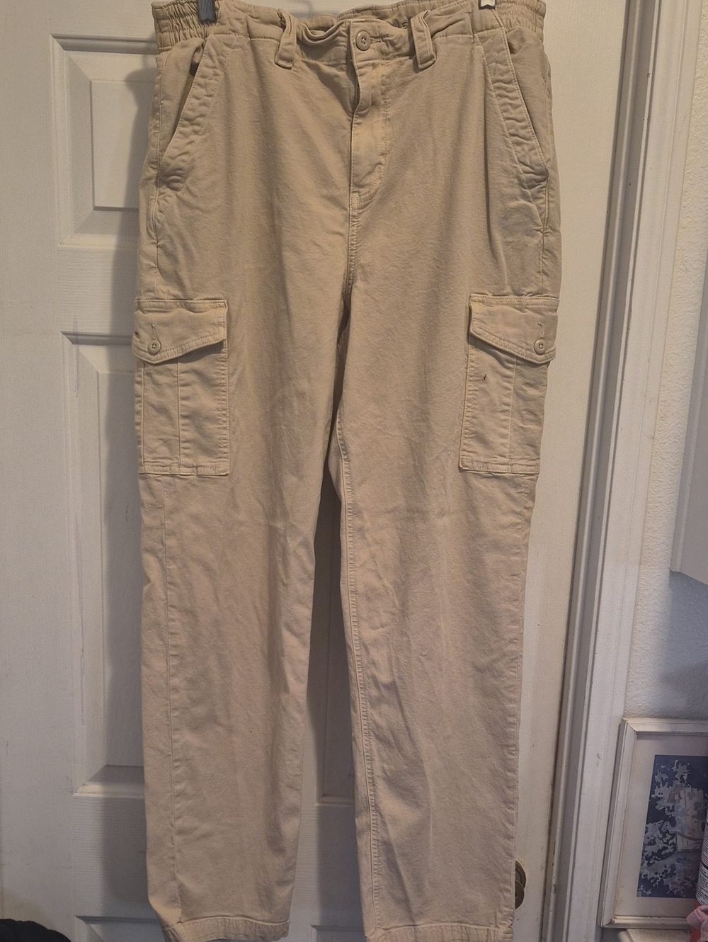 Woman's  Beige Cargo Pants - American Eagle Stretch  Comfortable Casual Fit